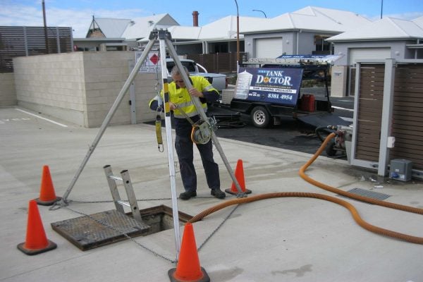 Tank-Cleaning-Picture-2048-x-1365-72dpi-low
